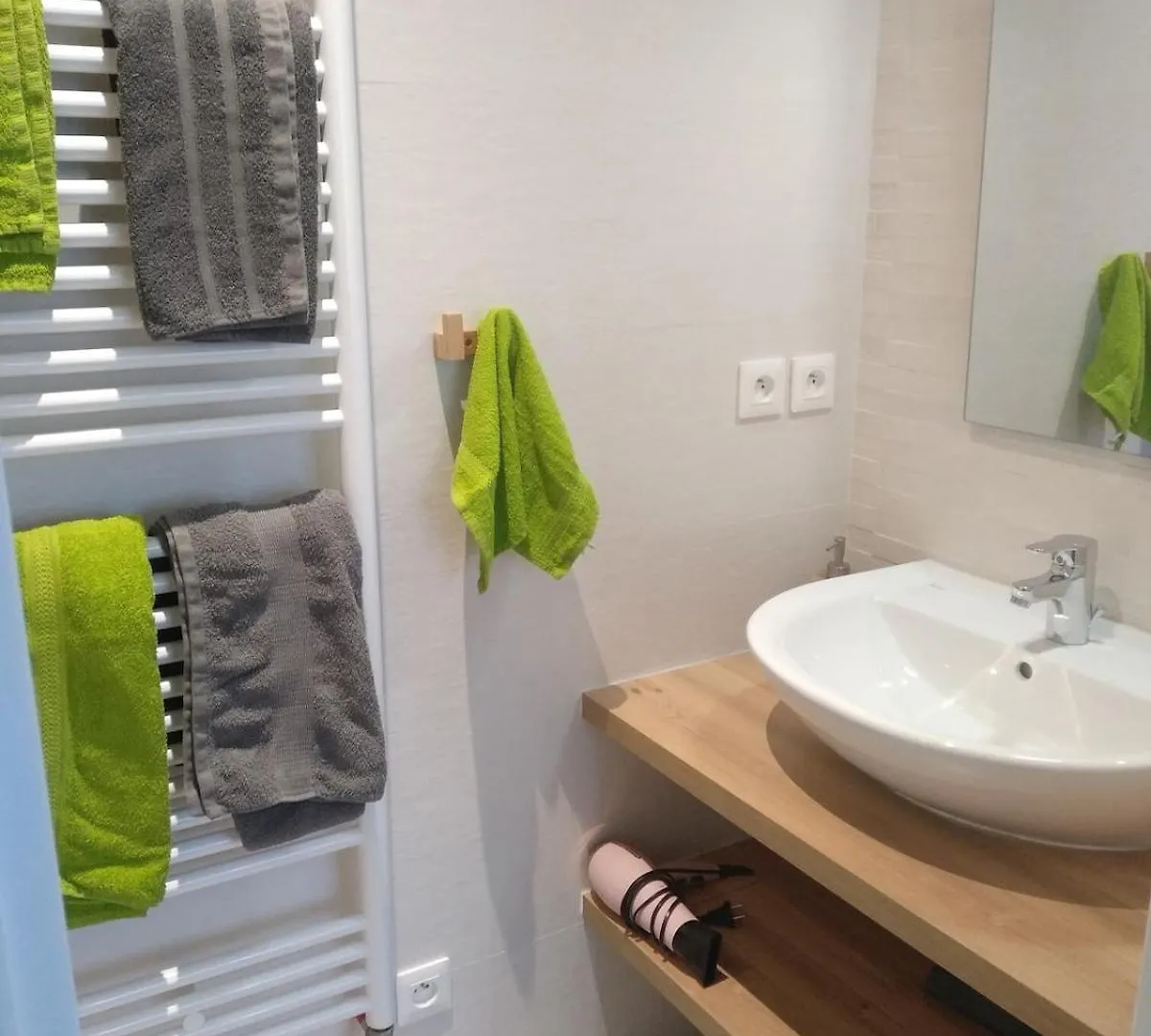 Chambre Salle De Bain Clim سان لوران دي مور فرنسا
